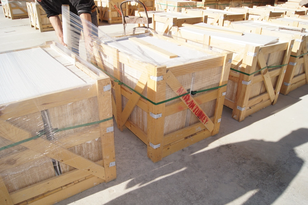 light acik renk traverten sandıklanmış stok