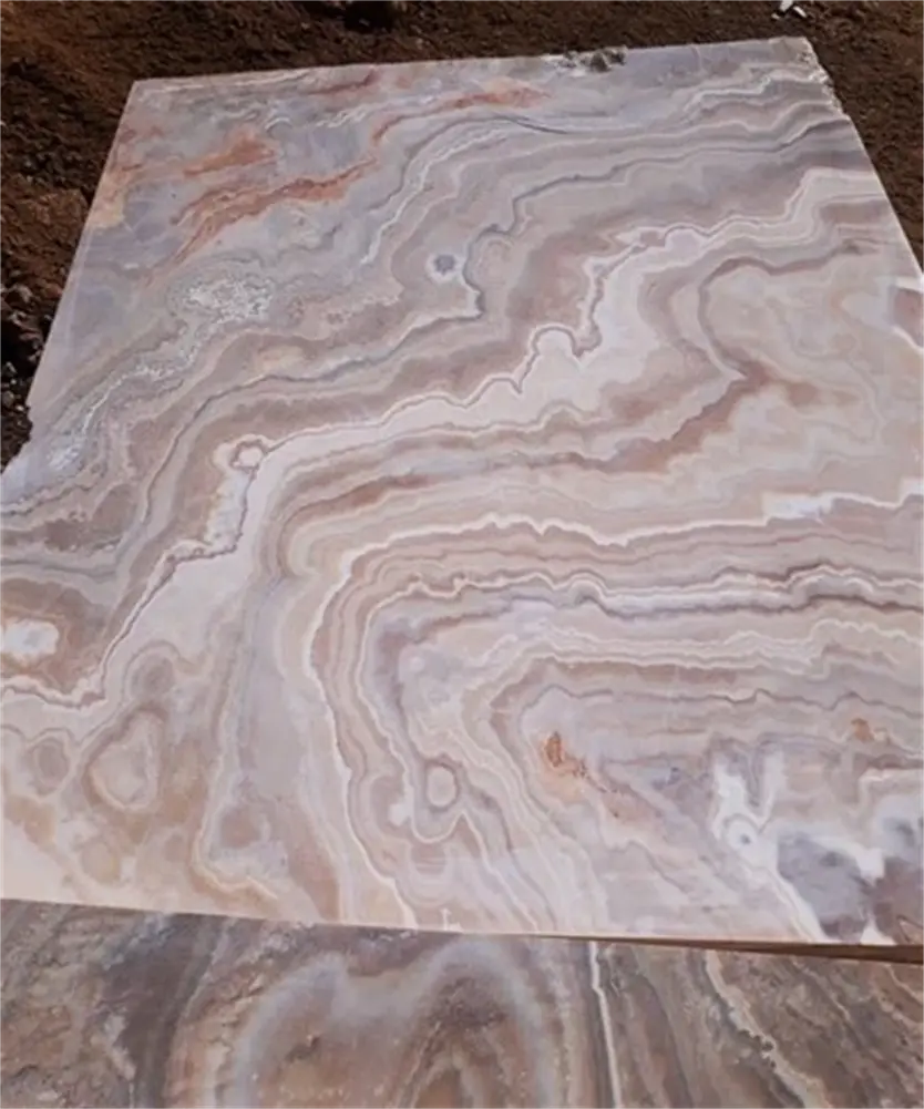 Su yollu beyaz renk onyx ışık geçirir